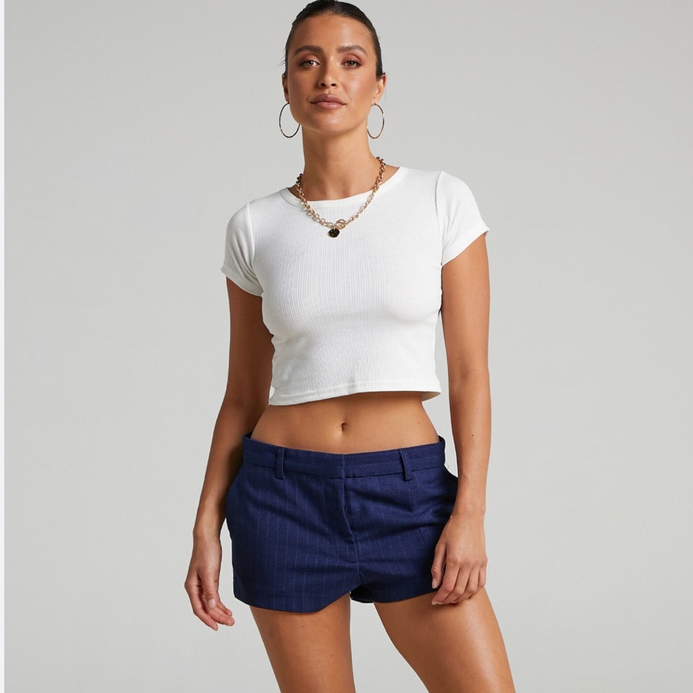 NWT Lioness Pinstripe Mini Shorts - Picture 1 of 5